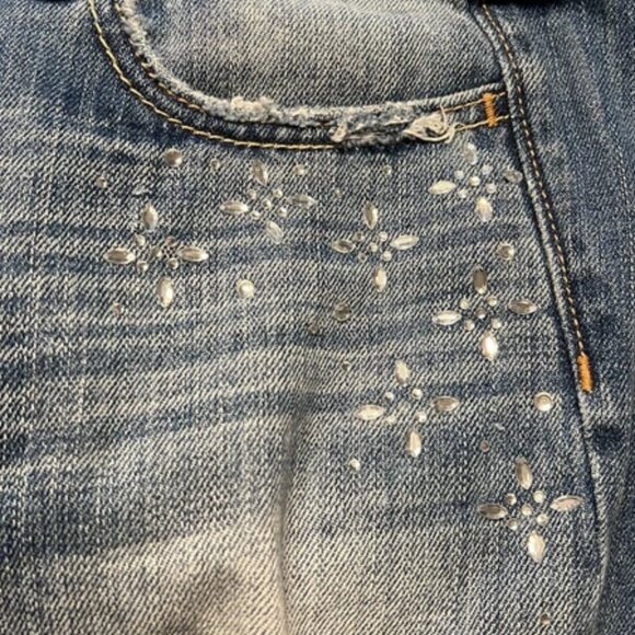 Womens Hollister jeans worn once destroyed and has rhinestones designed under th - Picture 5 of 10
